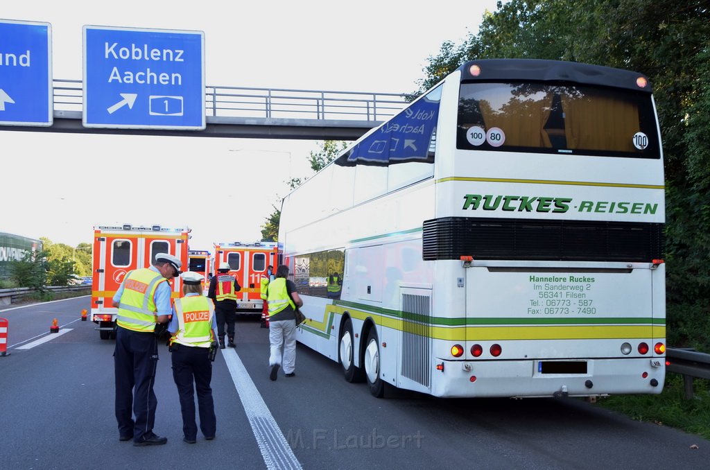 Einsatz BF Koeln Klimaanlage Reisebus defekt A 3 Rich Koeln hoehe Leverkusen P009.JPG